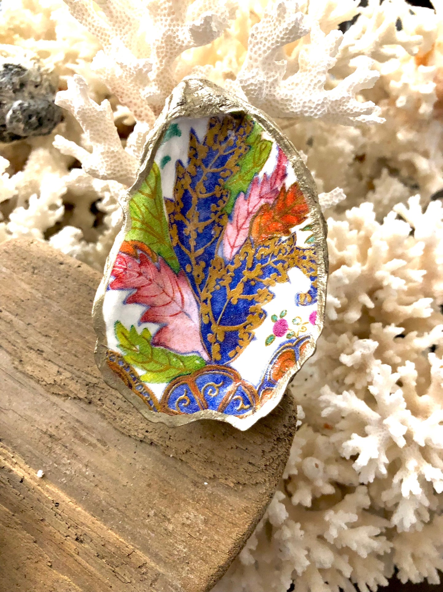 Tobac Leaf Decoupage Oyster Vanity Dish